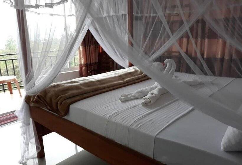 اتاق لوکس با بالکن, Lilly Guest Inn