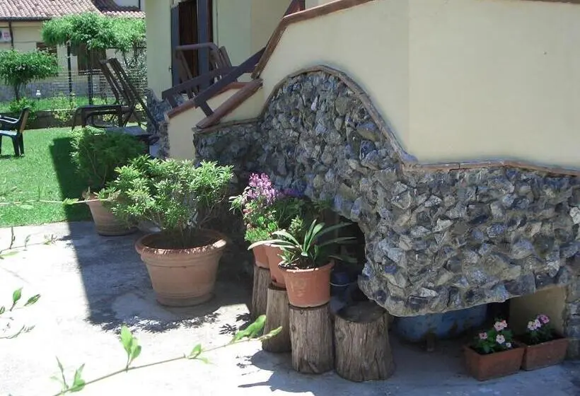 庭の見えるシングルルーム, Sybaris B&b
