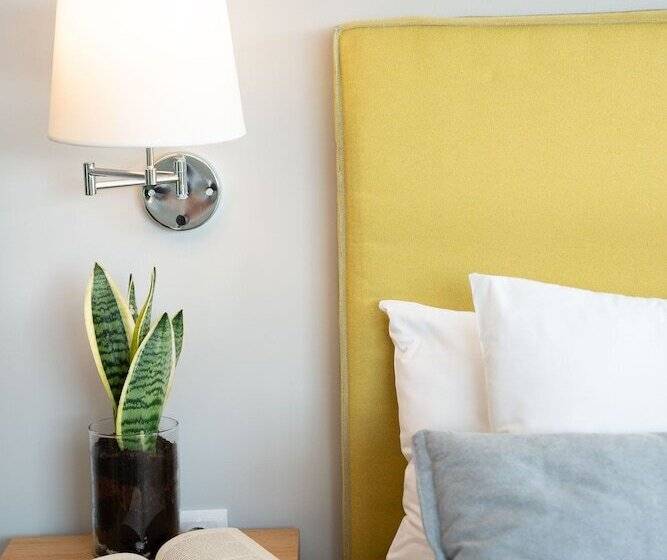 جناح كومفورت, Chroma Fashions & Apartments