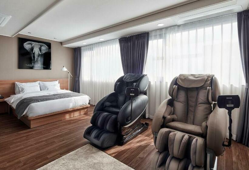 标准工作室, Westernbay Marina