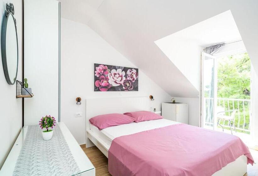 高级房间侧面带海景, Apartment & Rooms Papa