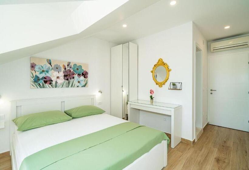 Premium Room Side Sea View, Apartment & Rooms Papa