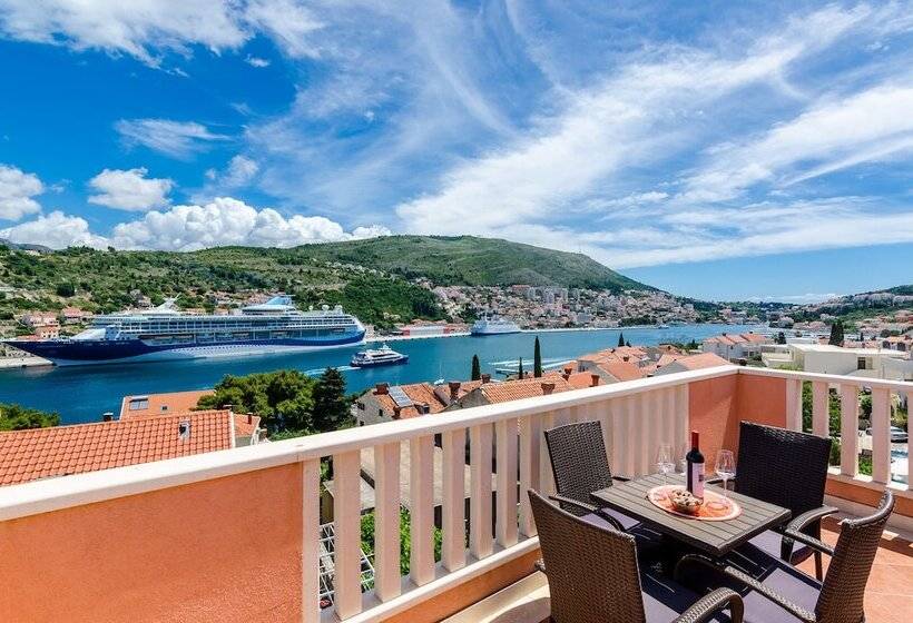 استوديو سوبيريور مطل على البحر, Guest House Avdic