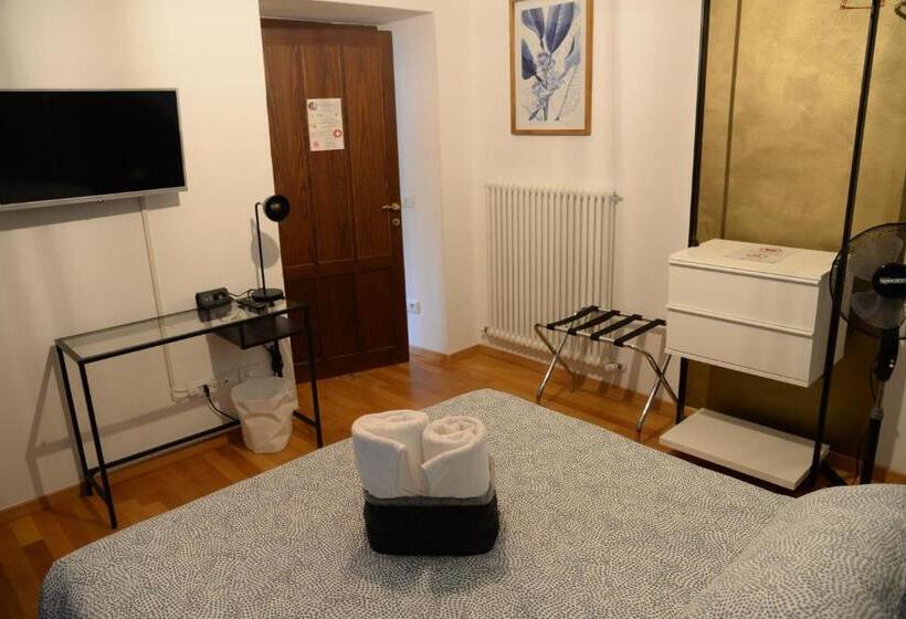 اتاق استاندارد با سرویس بهداشتی مشترک, B&b Trento   Only Self Check In