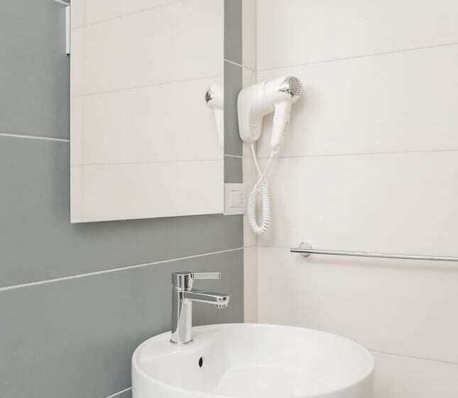 اتاق اکونومی, Fladi House Catania