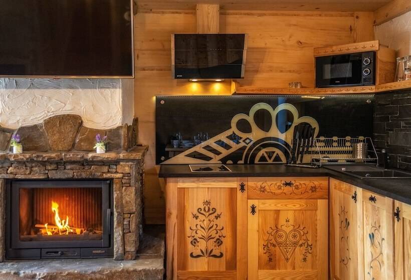 شاليه ديلوكس غرفة نوم واحدة, Domki Ze Hej Z Kominkiem Lub Sauną