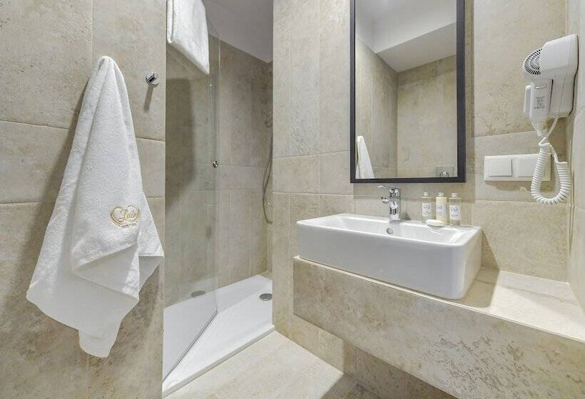 اتاق استاندارد سه نفره, Lub