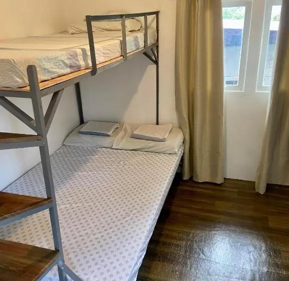 バスルーム共有のトリプルスタンダード, Babu Backpackers Inn
