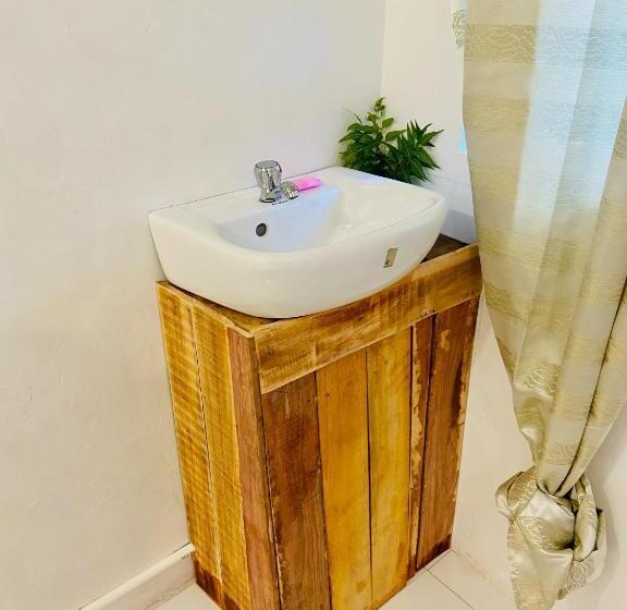 חדר אקונומי, Babu Backpackers Inn