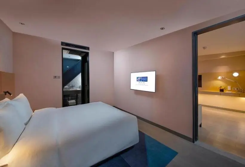 Suite Queen Bed, Holiday Inn Express Beijing Shijingshan Parkview, An Ihg