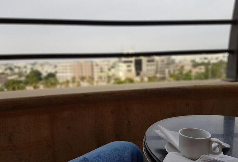 اتاق استاندارد با بالکن, Maswada Plaza