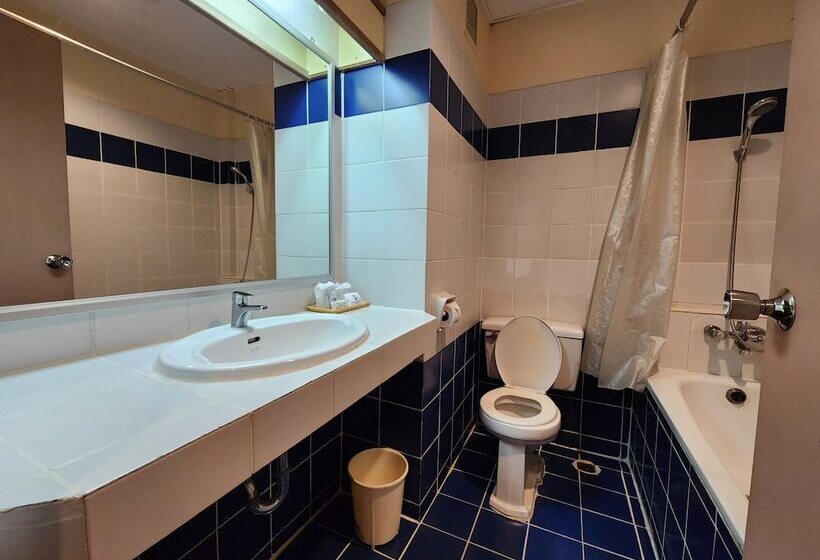 غرفة سوبيريور مطلة على حمام السباحة, Pattaya Garden Resort