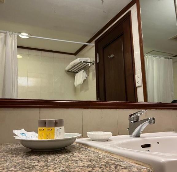 디럭스 룸, Suntara Wellness Resort &