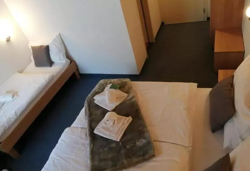 スタンダードトリプルルーム, Weisses Rössli Only Bed & Breakfast Self Check In