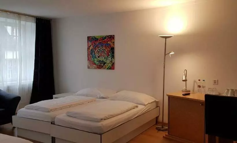 Standard Quadruple Room, Spalenbrunnen Hotel & Restaurant Basel City Center