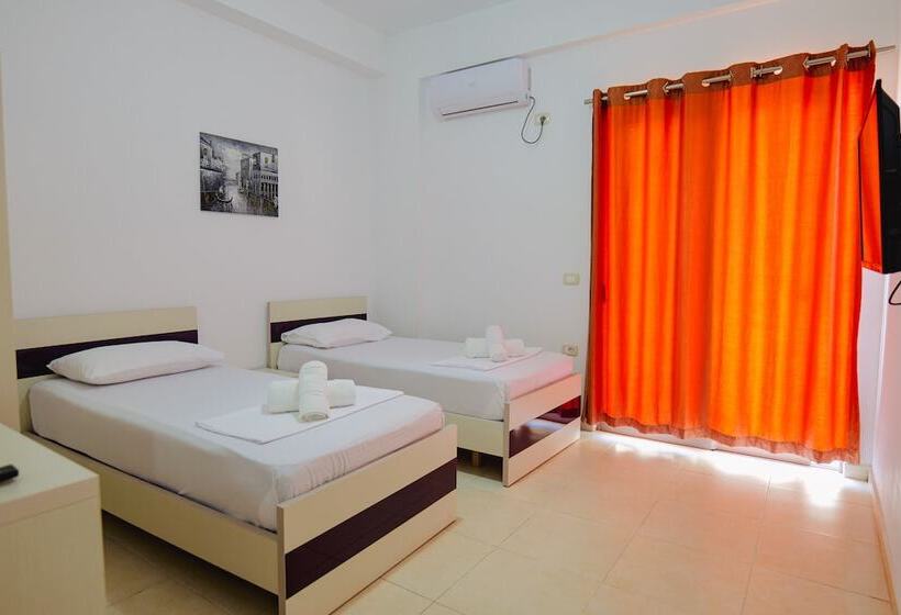 اتاق استاندارد با چشم‌انداز دریا, Argjiro