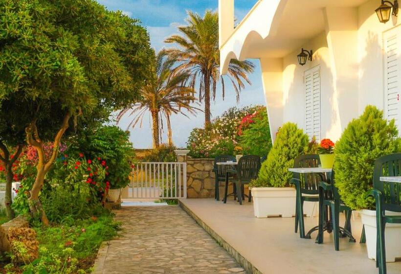 اتاق اساندارد با چشم‌انداز جانبی به دریا, Cubaneros Holiday Inn