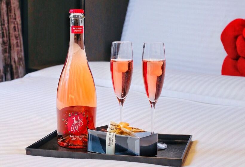 اتاق سوپریور, Butterfly On Lkf, Central