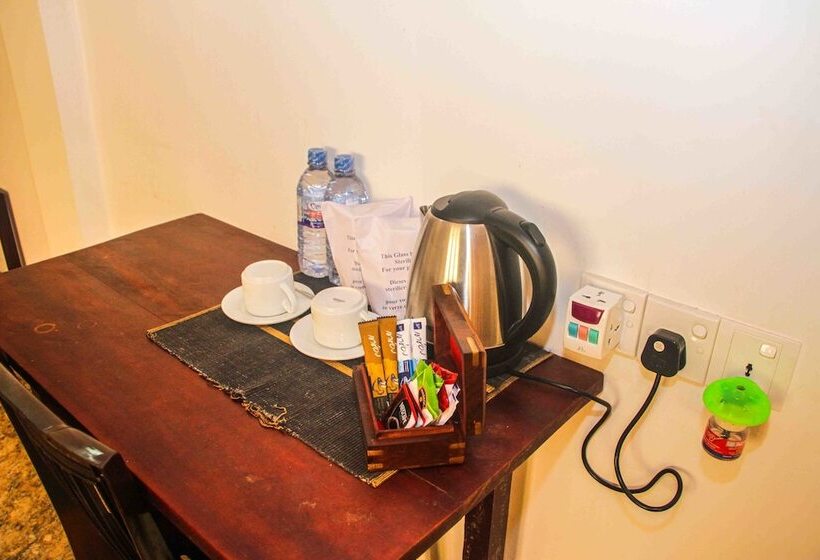 اتاق خانوادگی, Hungry Lion Sigiriya