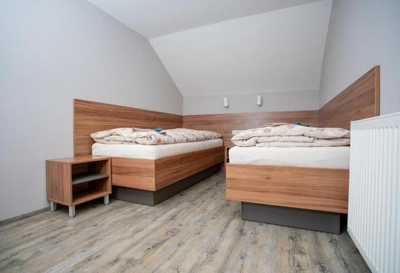 四人标准间, U Koně