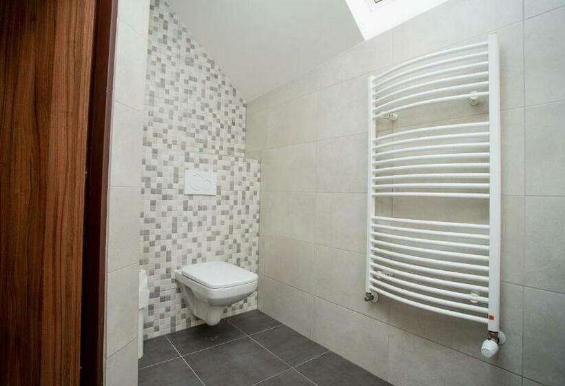 四人标准间, U Koně