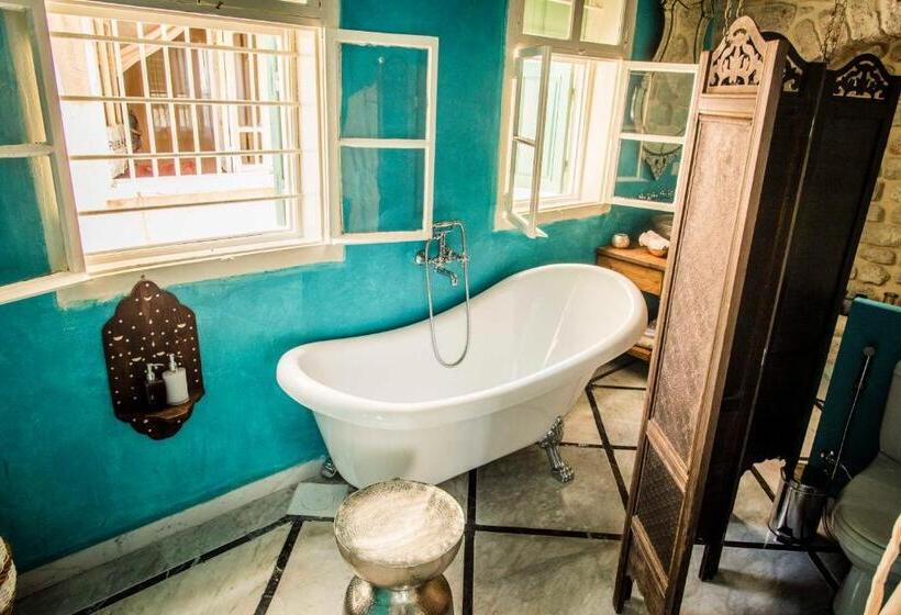 سوییت جونیور, Dar Camelia