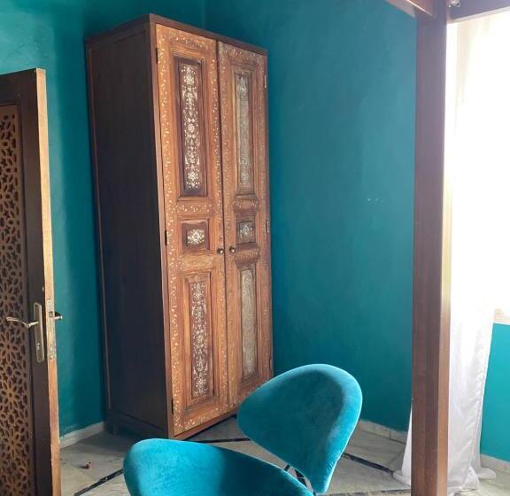 سوییت جونیور, Dar Camelia