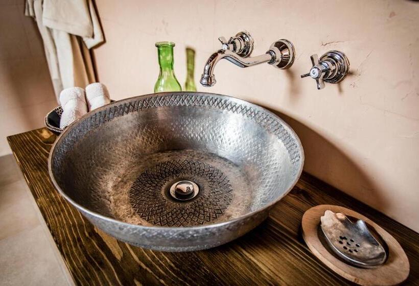 سوئیت با بالکن, Dar Camelia