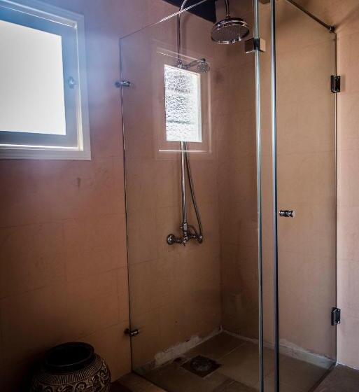 سوئیت با بالکن, Dar Camelia