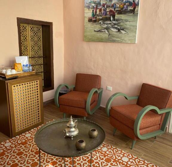 سوئیت با بالکن, Dar Camelia