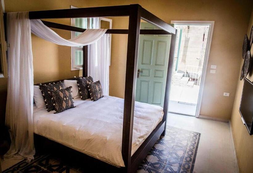 سوییت لوکس, Dar Camelia