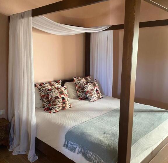 سوئیت با بالکن, Dar Camelia