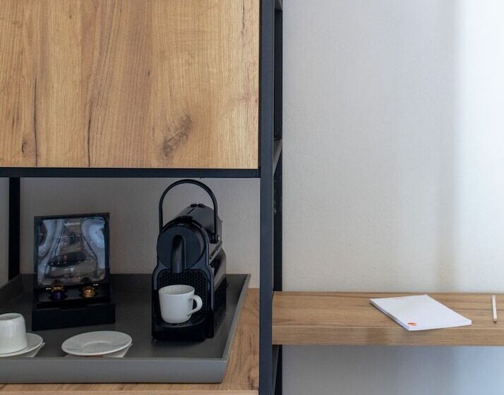 غرفة قياسية لذوى الاحتياجات الخاصة, Sandom