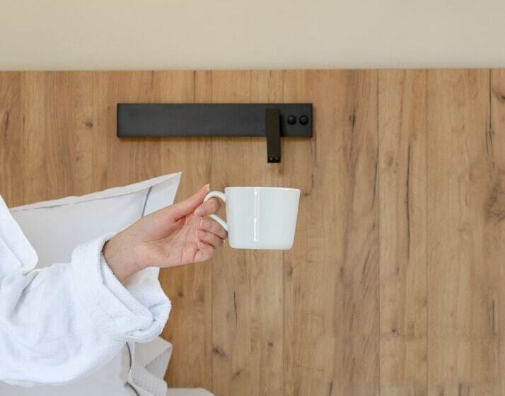 غرفة قياسية لذوى الاحتياجات الخاصة, Sandom