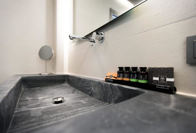 غرفة سوبيريور, Sandom