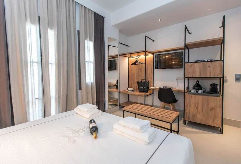 غرفة ديلوكس, Sandom