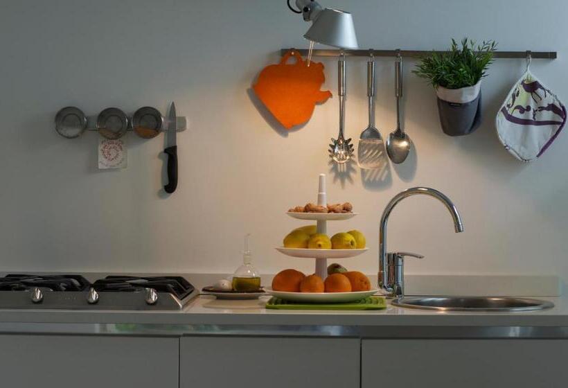 スタンダードスタジオ, Porta Garibaldi