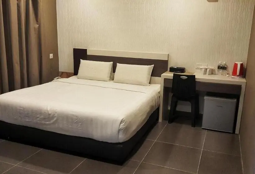 キングサイズベッドのデラックスルーム, Kampar Boutique Hotel   Kampar Sentral