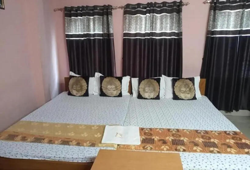 デラックスの4人部屋, Royale