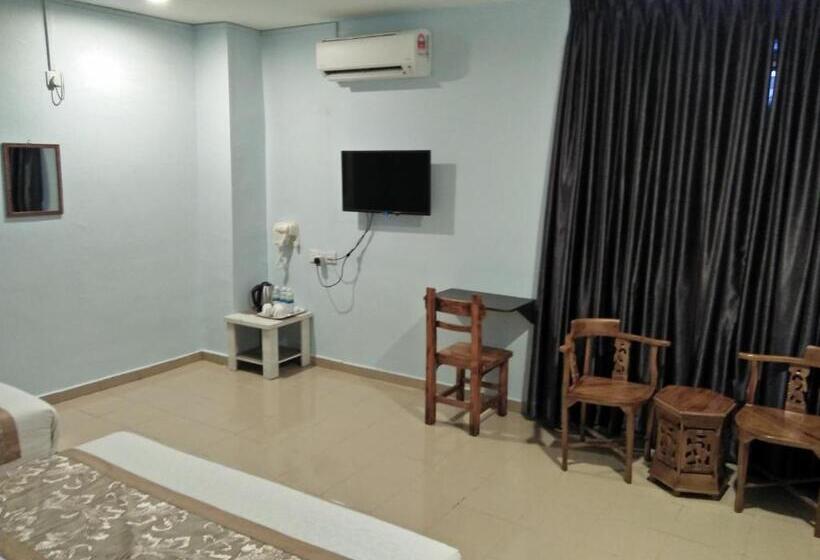 חדר סטנדרט לשלושה, Tiong Hua