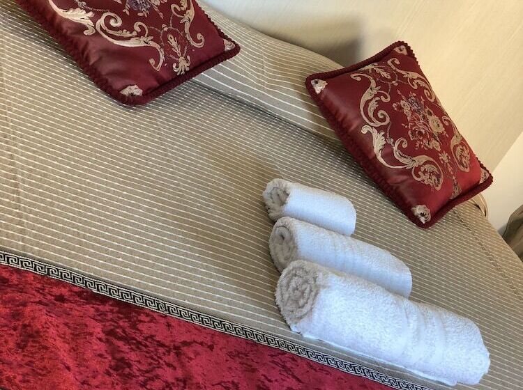 バスルーム共有のトリプルスタンダード, Bb Stay Station