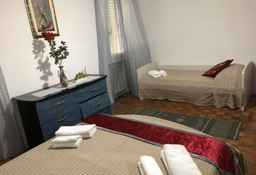 اتاق استاندارد سه تخته با سرویس بهداشتی مشترک, Bb Stay Station