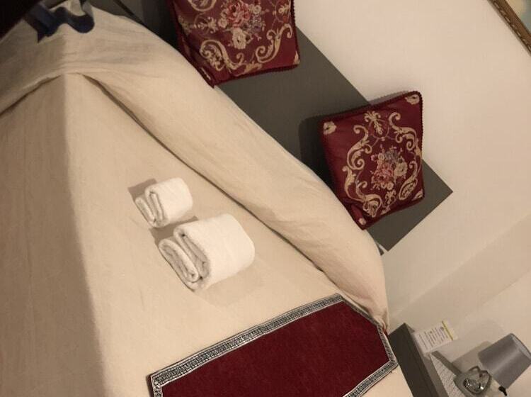 اتاق استاندارد با سرویس بهداشتی مشترک, Bb Stay Station