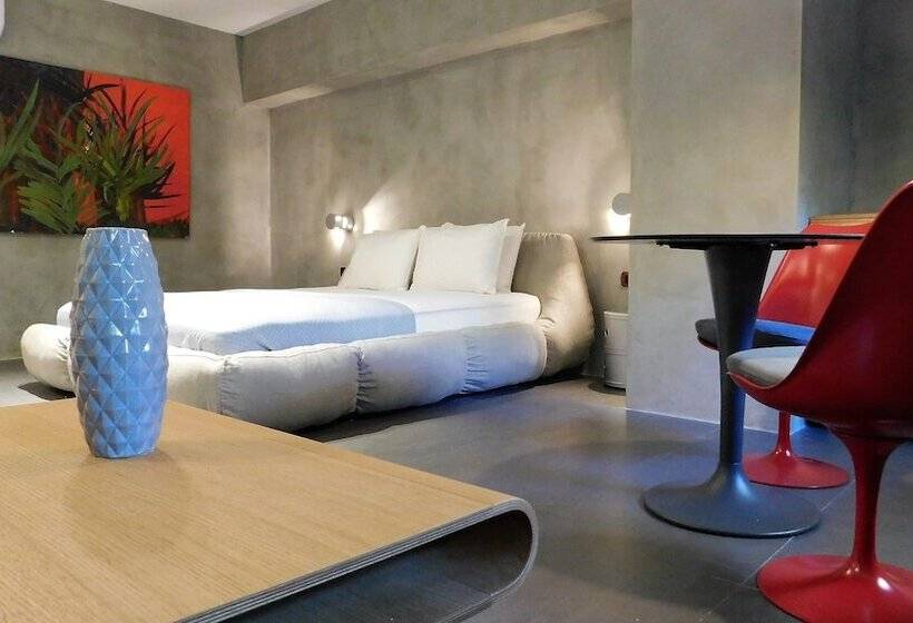 Superior suite with garden view, 101 Adrianou Apartments