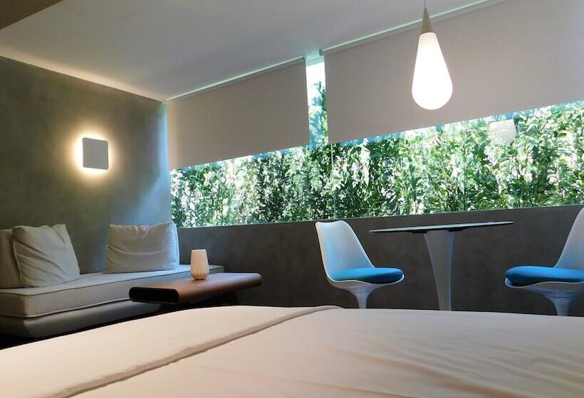 Superior suite with garden view, 101 Adrianou Apartments