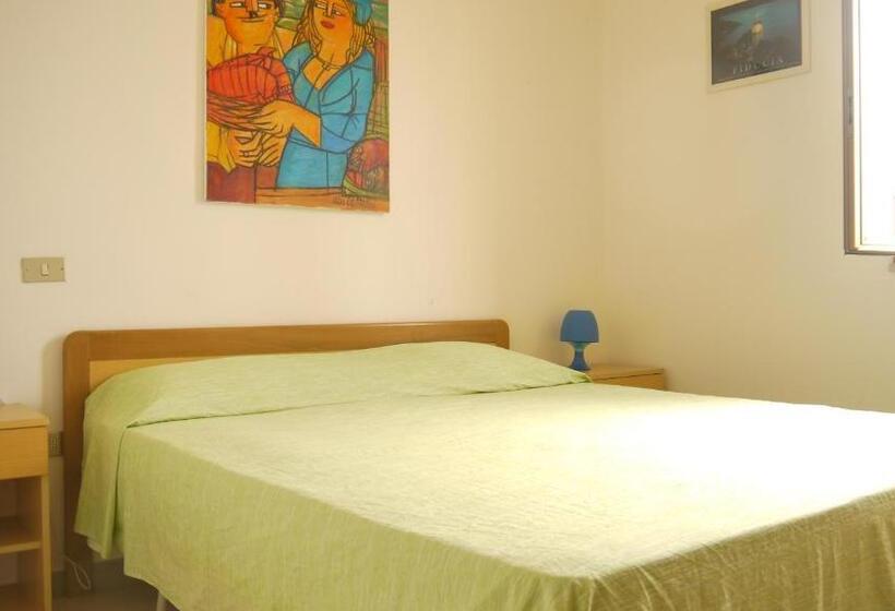 דירת שני חדרים, Residence Trande