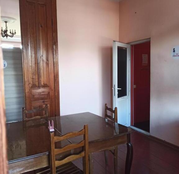 تختخواب در اتاق مشترک, Cozy Home