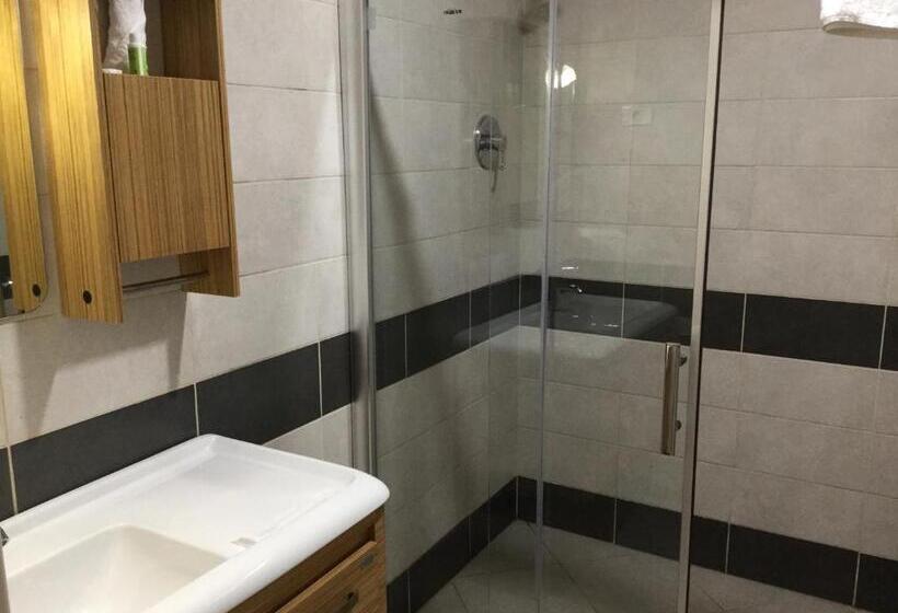 اتاق لوکس, Venetian