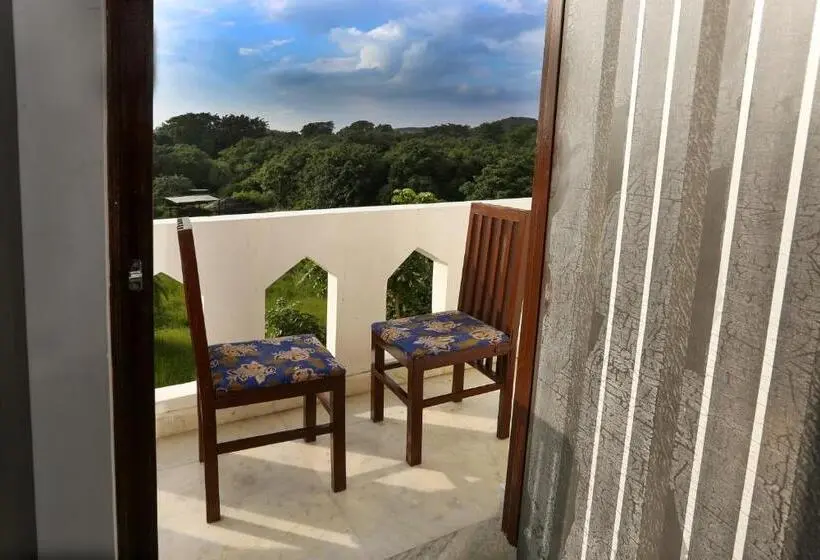 キングサイズベッドのデラックスルーム, Narayan Niwas Resort