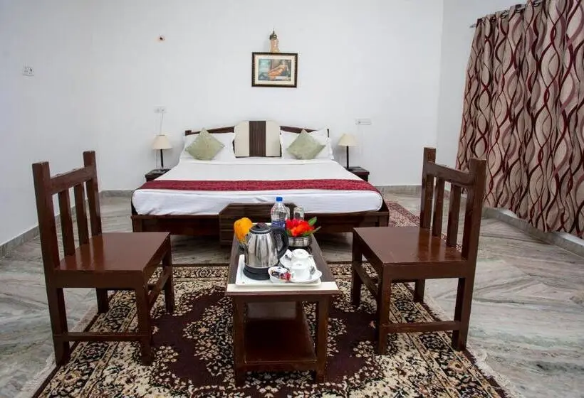 キングサイズベッドのデラックスルーム, Narayan Niwas Resort